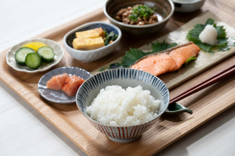歯周病予防にバランスの良い食事をするイメージ