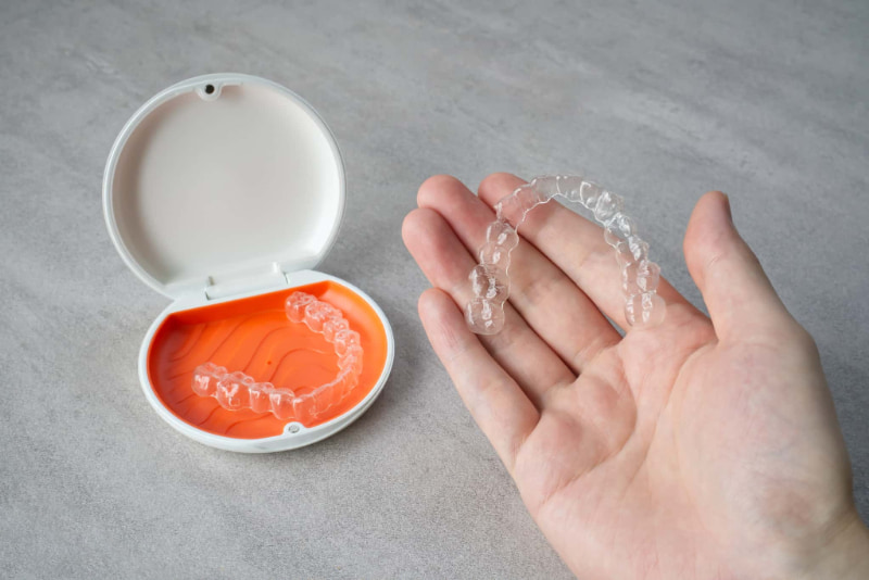 マウスピースが割れないように専用ケースに保管するイメージ